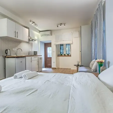 Felicity Studio In The Center Apartment *